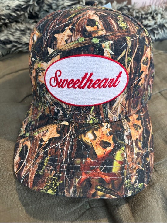 David and Young Accessories - CAMO TRUCKER SWEETHEART HAT🎀💗